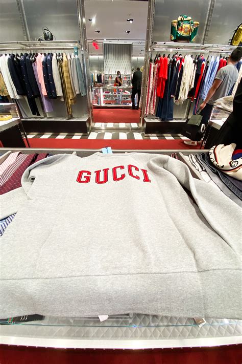 closest Gucci outlet to me